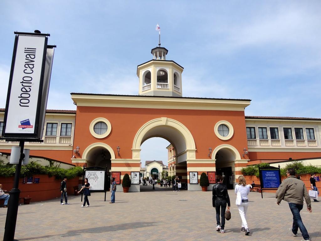 Residence Shopping Outlet Novi Ligure Extérieur photo